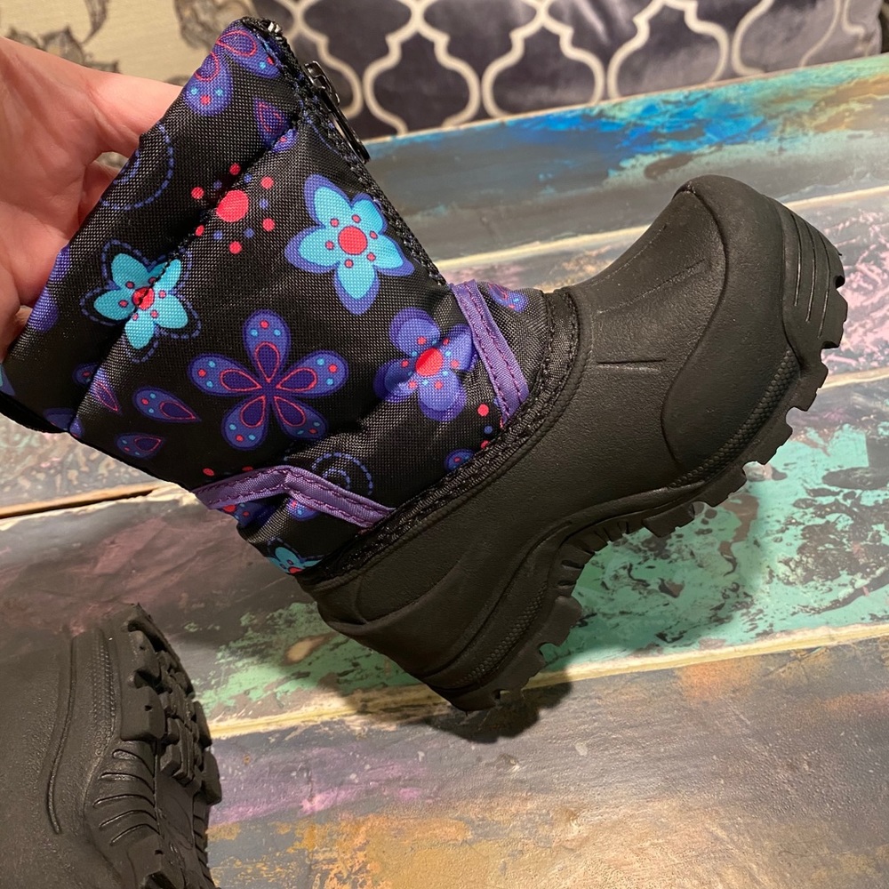 Northside girl winter boots 6 floral/black
